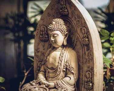 y-nghia-va-bieu-tuong-bay-bau-cua-chuyen-luan-thanh-vuong