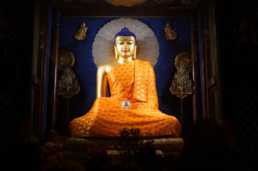 nghien-cuu-ve-ngay-thang-thanh-dao-cua-uc-phat