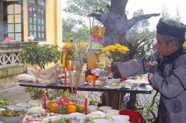 cung-mung-3-tet-quy-mao-2023-bai-cung-hoa-vang-mam-cung